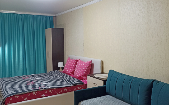 Tryokhkomnatnaya Flat