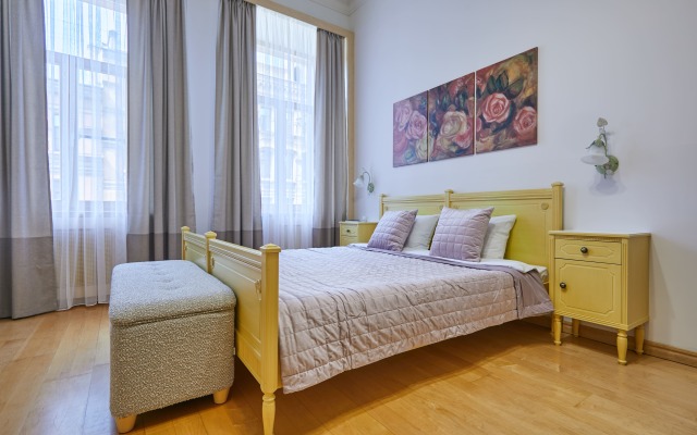 Квартира на 8 человек в Петербургском Стиле