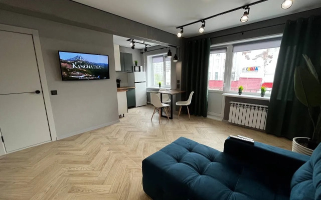 Na Yanovskogo 3 Flat
