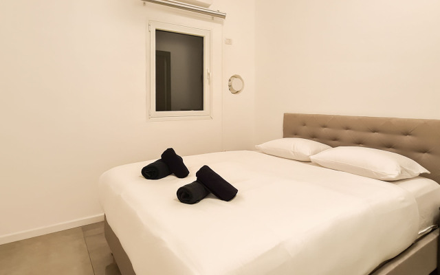 Apt Diamant 2BR Tel Aviv Hayarkon St TL63 Apartments