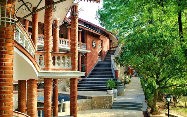 Отель WelcomHeritage Taragarh Palace