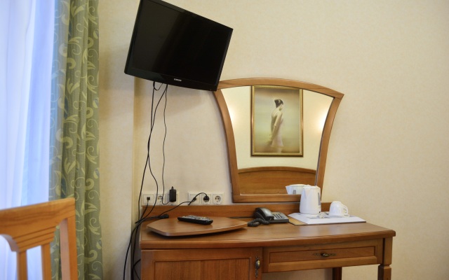 Yug Hotel