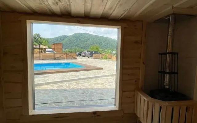 S baney, basseynom i mangalom Private house