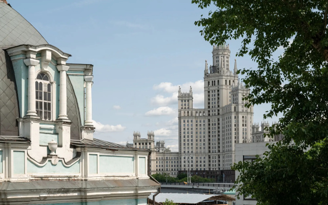 Квартира GM Apartments с видом на Набережную и Котельническую высотку