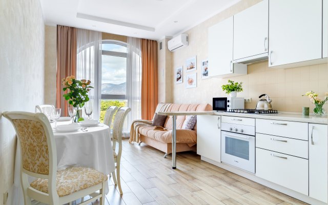 S Prekrasnym Vidom Na Gory Ot Home Group apartments Flat