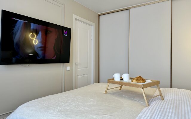 Dizaynerskaya Ryadom S Morem I Krasivym Vidom Flat