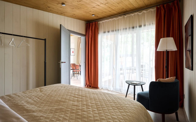 Point 486 Medovyj Guest House