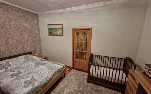 U Pushkinskogo Teatra Tsentr Flat