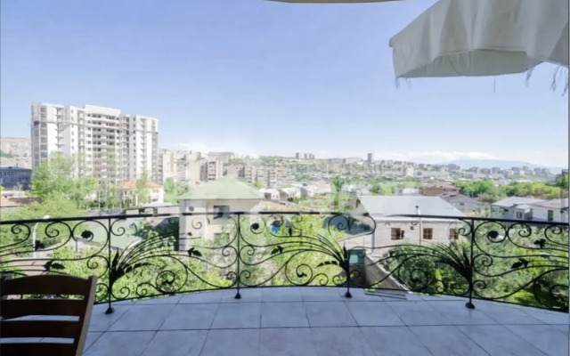 Luxury Villa in Yerevan, Villa