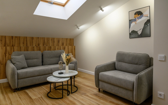 Квартира Акварель Люкс С Мансардным Окном