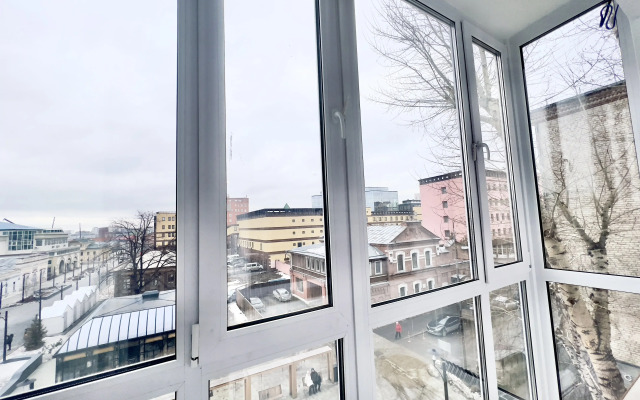 VyDoma na Tyumenskom Arbate s vidom na Bul'var Dzerzhinsko Apartments