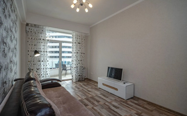 Апартаменты на Ялтинской 12А, ЖК Шато Лувр