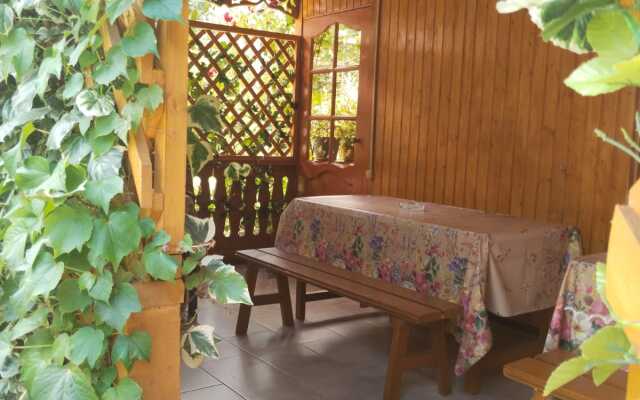 Gostevoy Dom Demerdzhipa Ulitsa, 84 Guest House