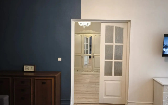 V Tsentre U Parka Luizy Flat