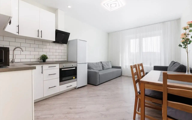 Квартира Комфортная 2к-студия у метро | Круглосуточный заезд 24/7 | Закрытая территория | Парковка