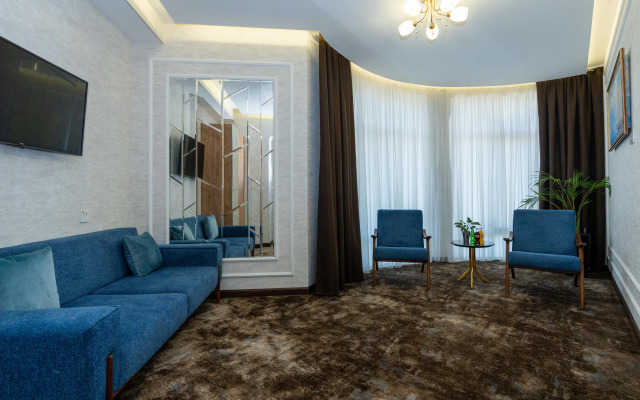 Garnet Hotel