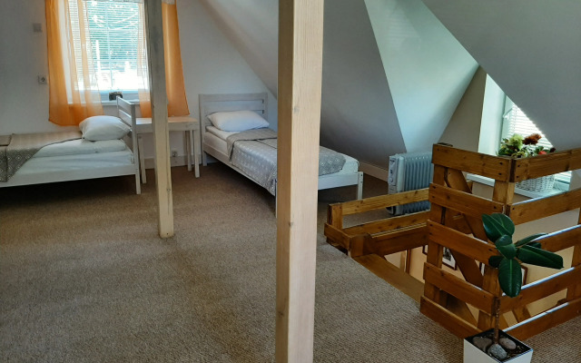 Listya Travyi Guest House
