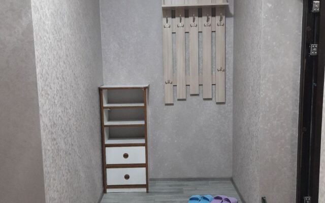 Na Krymskom Proyezde 2 Flat