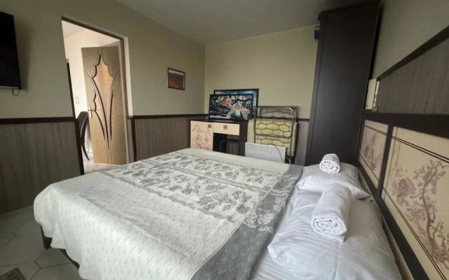 Dvukhkomnatnaya S Vidom Na More Flat