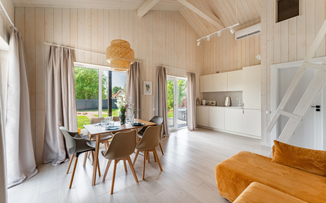 Частный дом с горячим джакузи на террасе