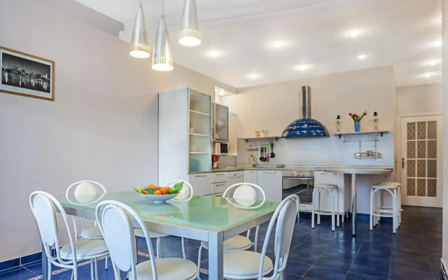 Меблированные комнаты Версаль на Брестской