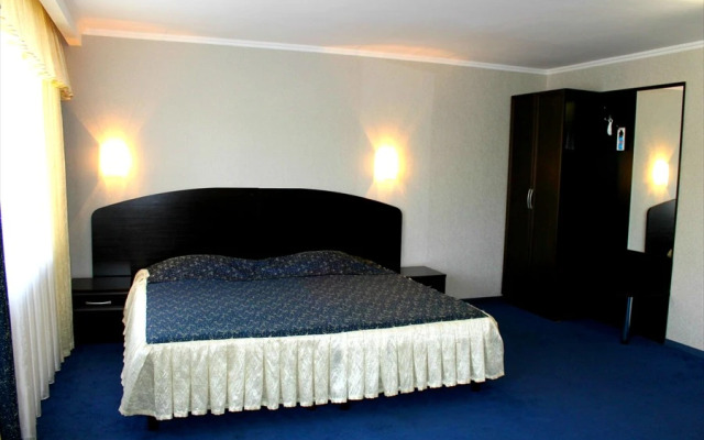 Отель Кавказ