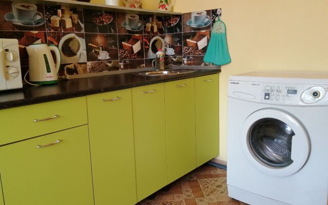 Апартаменты Домашний Очаг наУл Артема 100