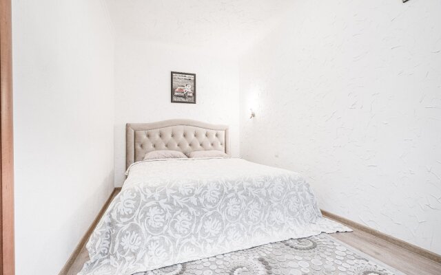 3-bedroom on Internatsyonal'naya Street 15 Center Apartments