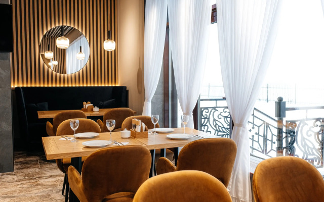Kristall Hotel