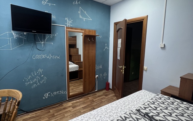 Like Hostel