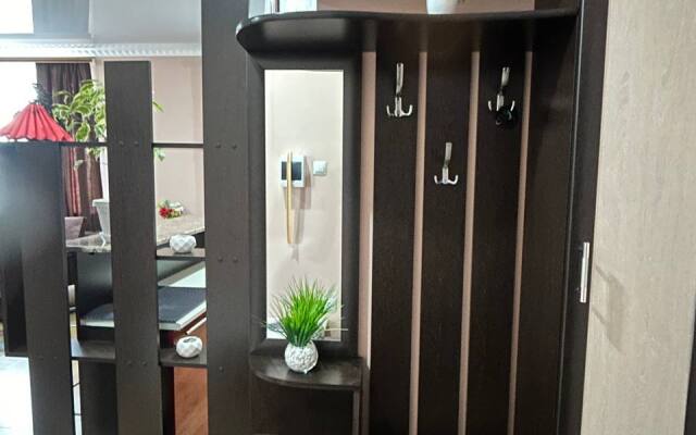 Evrodvushka S Vidom Na Goru Flat