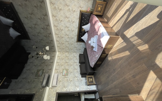 Leona Guest House