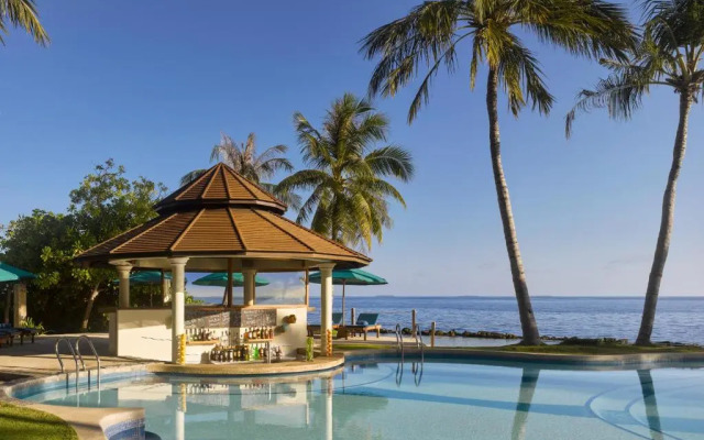 Курортный отель Royal Island Resort & Spa