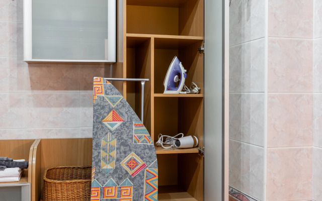 Prostornye Ryadom S Ploschadyyu Pobedy Apartments