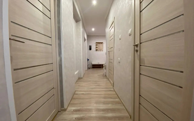 Shikarnaya Dvukhkomnatnaya V Tsentre 6 Spalnykh Flat