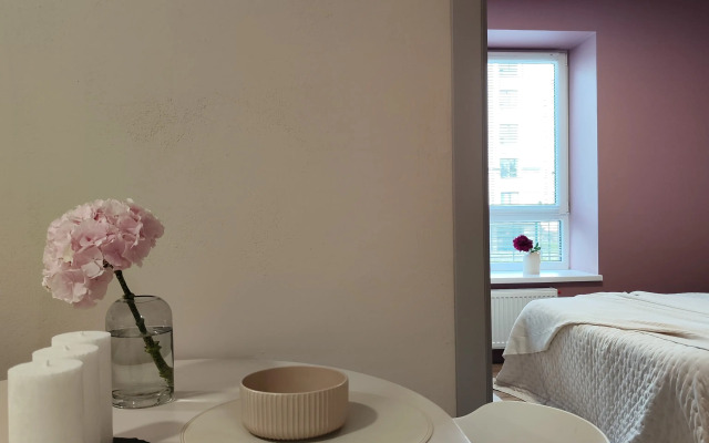 Dizaynerskaya dvushka u morya Flat