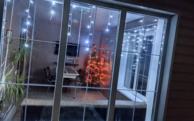 S Saunoj Vishnyovyij Sad Guest House