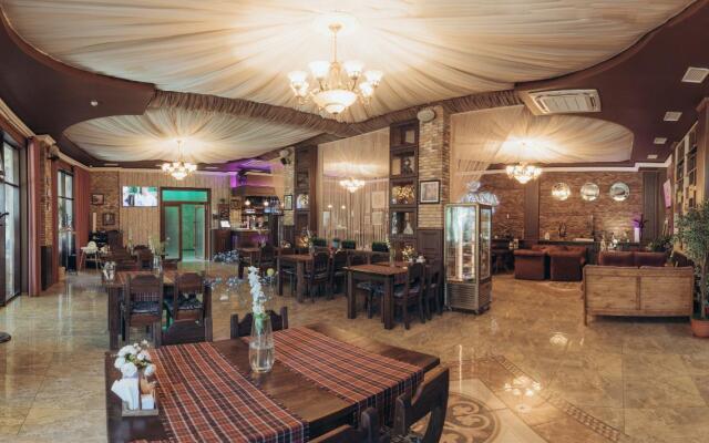 Dayana Hotel