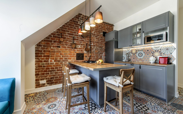 Апартаменты Яркий Лофт с видом на крыши