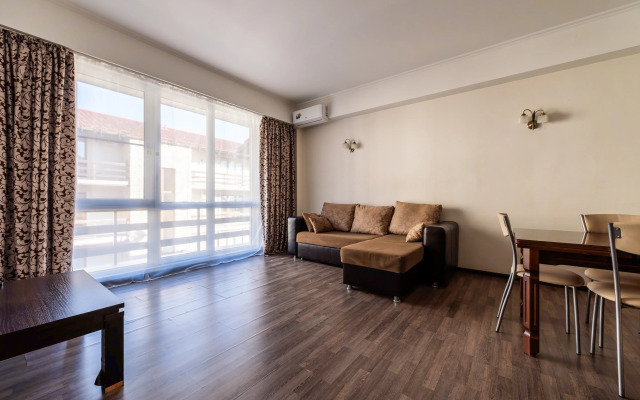 Oplot - Semejnye s odnoj spal'nej i balkonom 6 Apartments