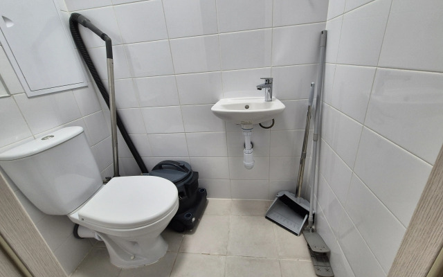 Bolshaya 2-Kh Komnatnaya Khoroshaya u Metro Otradnoye Flat