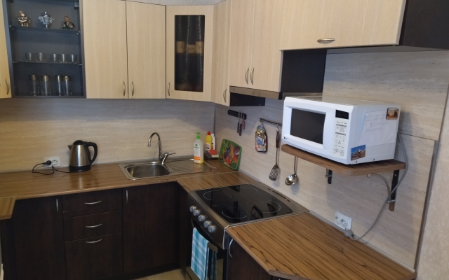 "Welcome Dobro Pozhalovat" Flat