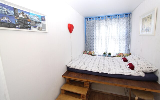 BedAndBike Hostel