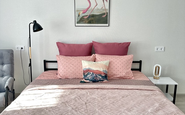 Stilnaya Rozovy Flamingo 1 etazh Flat