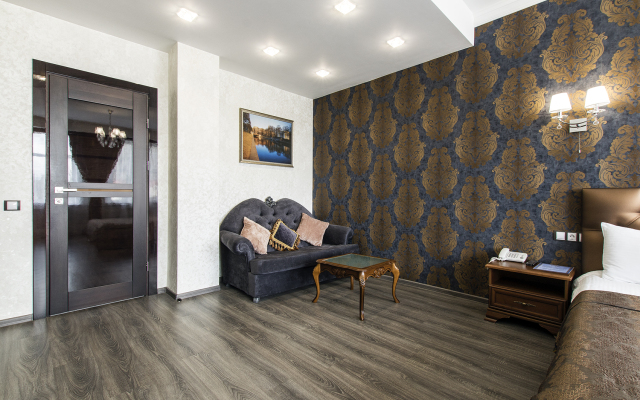 Отель Корона