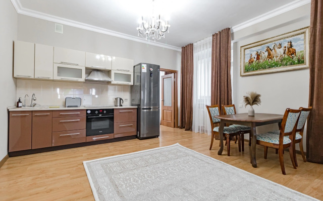 V Tsentre Goroda Ryadom S Bayterekom Apartments