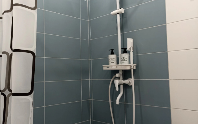 Vidovaya kvartira s oknami na reku Flat