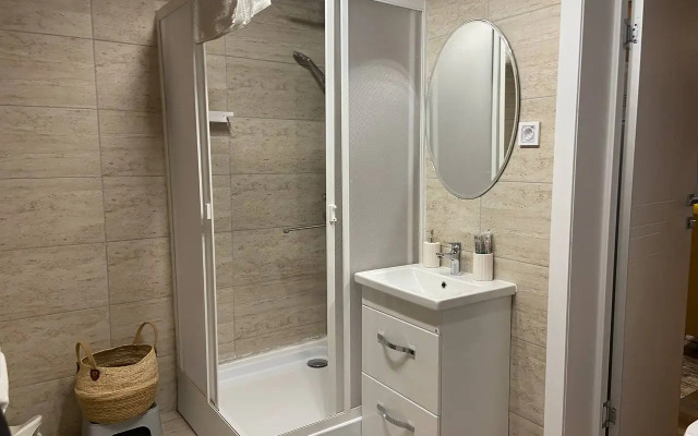 Частный дом комфортный со столом для пинг-понга и батутом