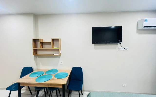 Tryokhmestnaya Studiya V Apart-Komplekse S Basseynom Apartment