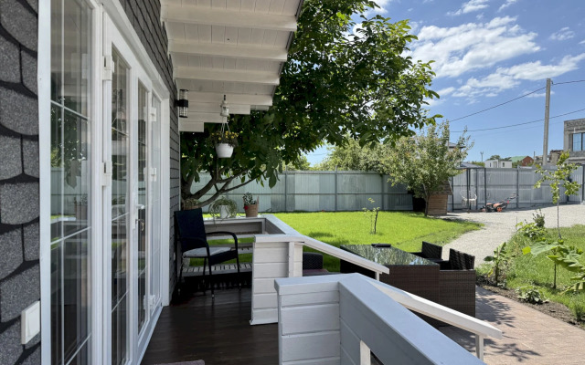 Частный Дом 550 с Тёплым бассейном Сауна Мангал Голубая Бухта